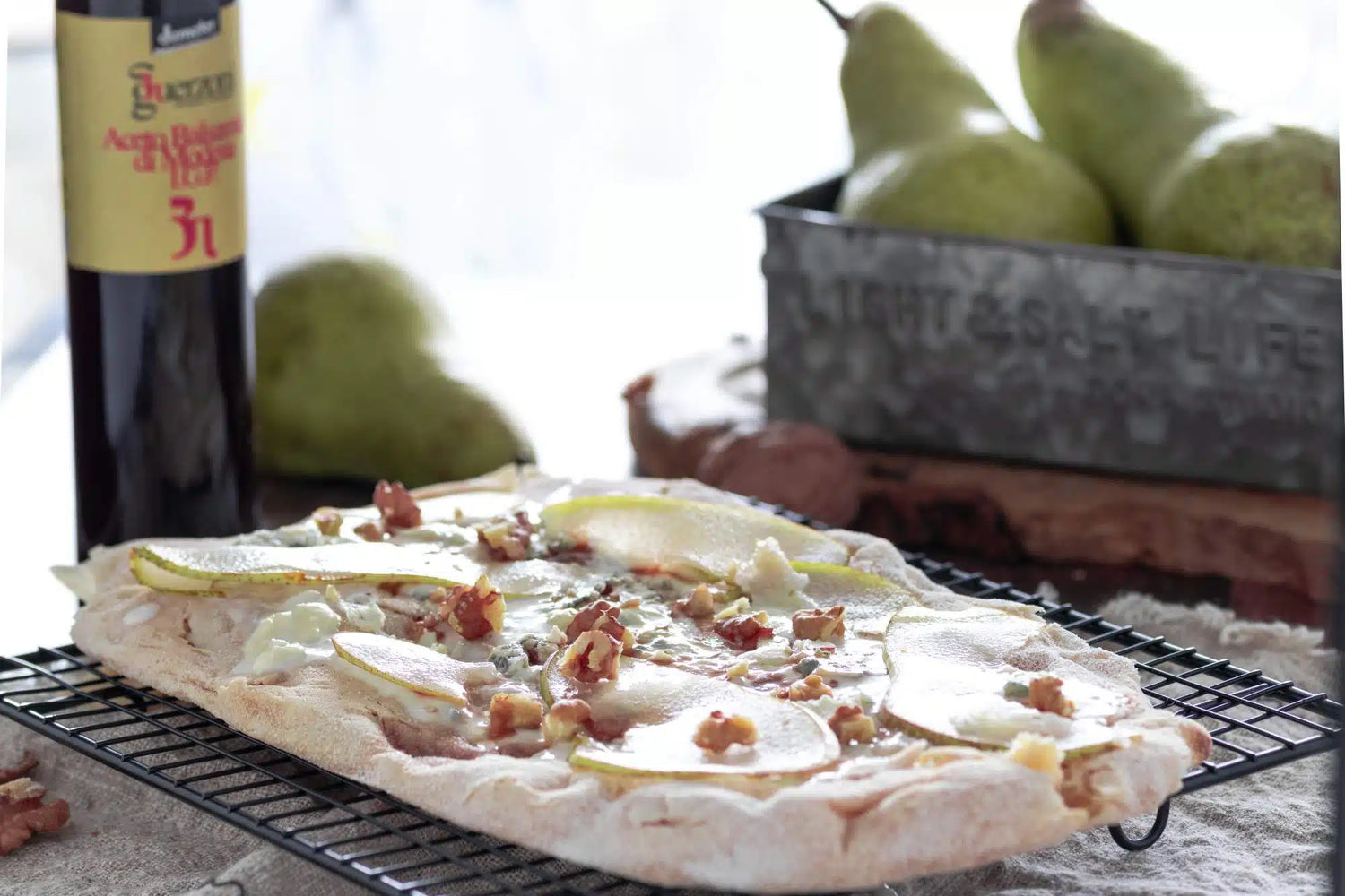 Pinsa romana with gorgonzola, pears, walnuts and drops of organic balsamic vinegar of modena